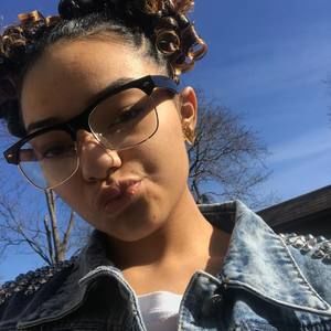 Meet your Posher, Crystal